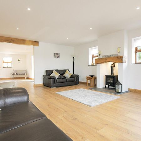 Y Beudy Bach Villa Pont-y-Berem Екстериор снимка
